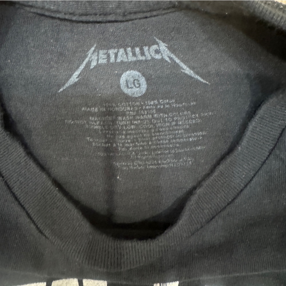 Men’s Large graphic print Metallica T-shirt with skull tearing through 81 - Picture 5 of 6